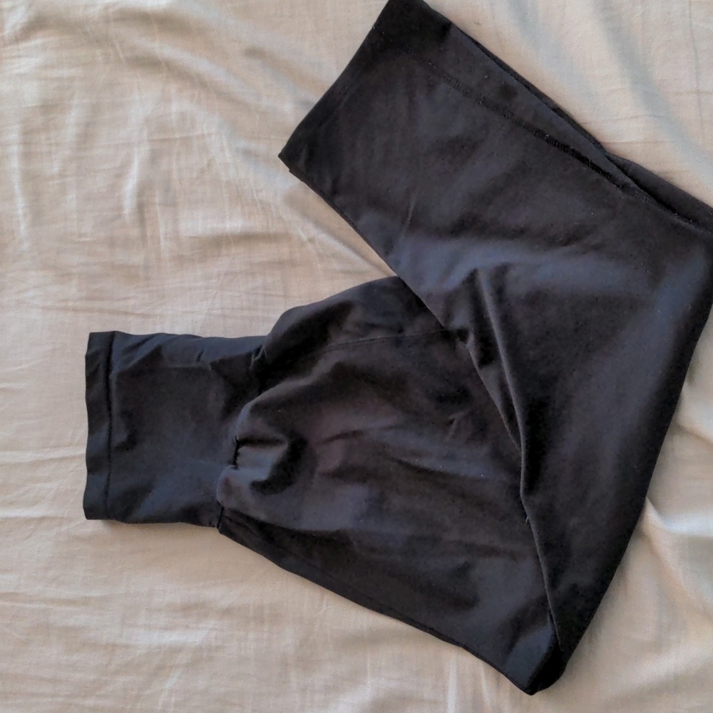 Motherhood Maternity Capri Leggings Large